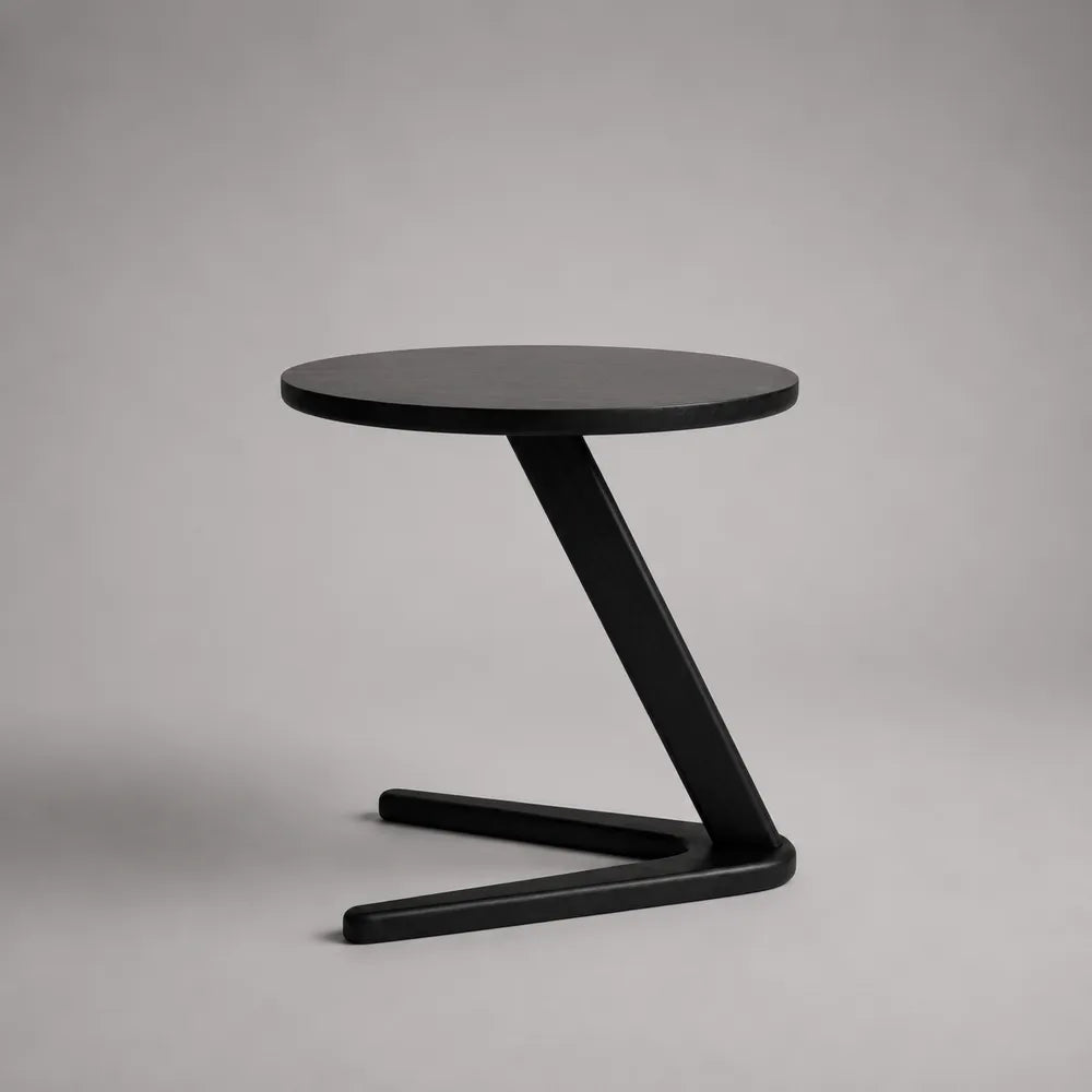 Tavolino laterale 45 x 35 x 55 cm struttura in acciaio verniciato nero piano rotondo effetto nero forma a C